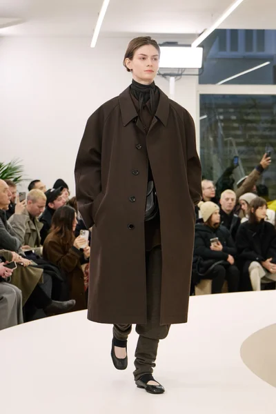 Look 3